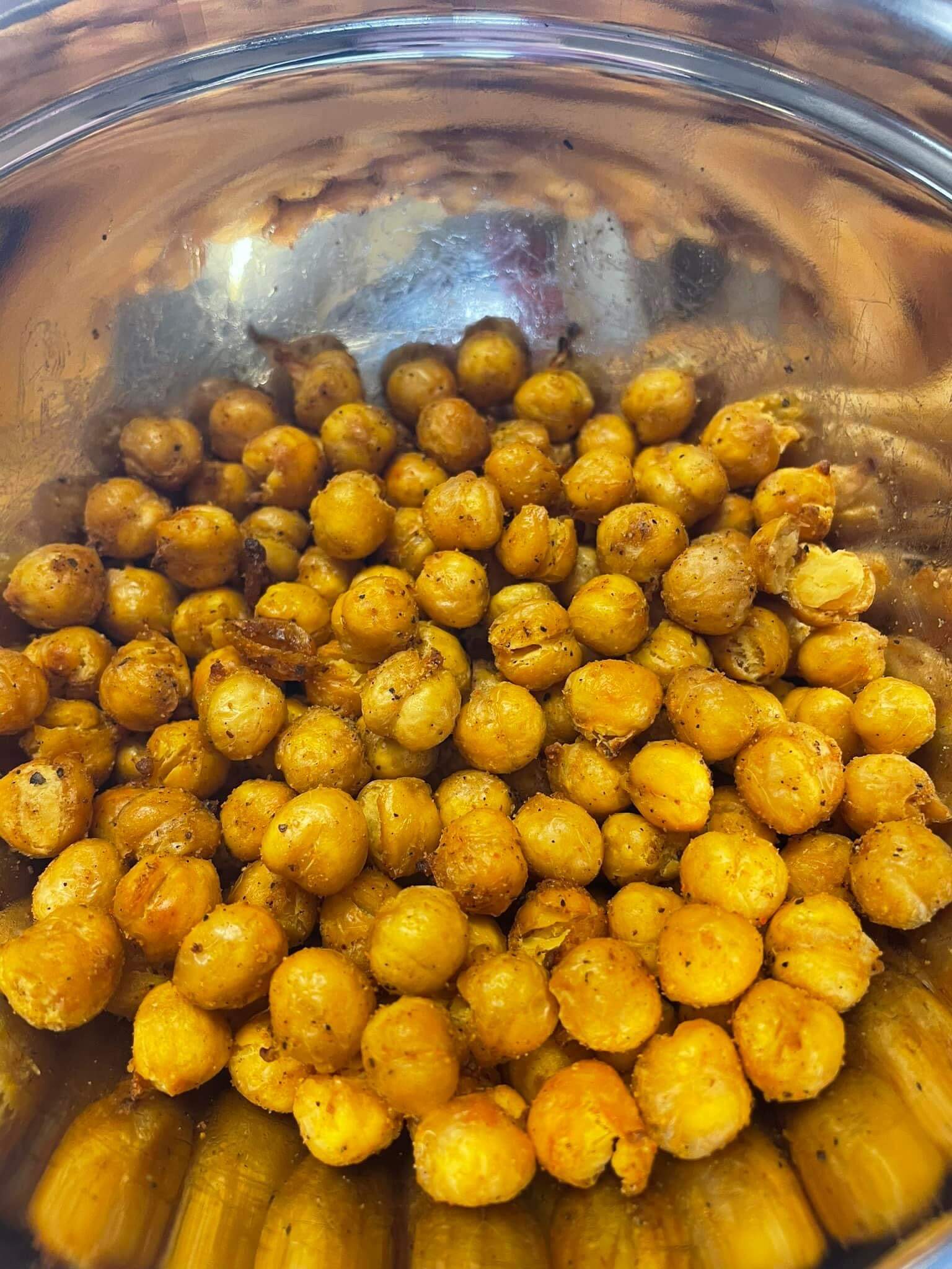 A bowl of crispy chickpeas cooked in an air fryer.
