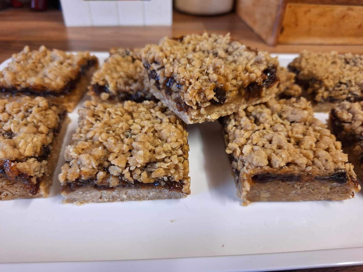 Easy Holiday Treat: Mince Pie Crumble Bars