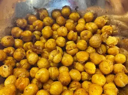 A bowl of crispy chickpeas cooked in an air fryer.